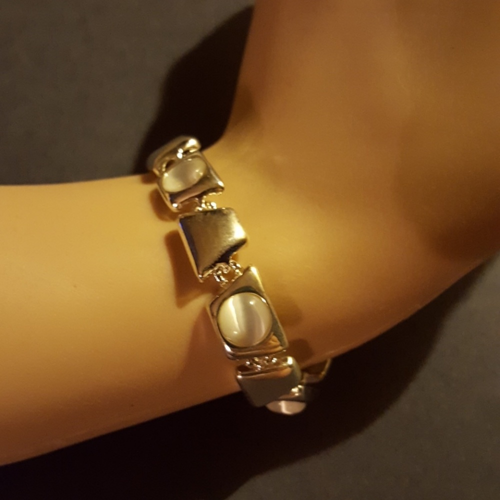 New magnetic opal Triangle  bracelet - Picture 3 of 8